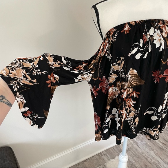 Floral Off-Shoulder Top - Picture 2 of 7